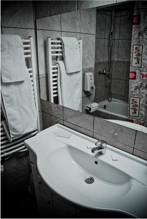 Hotel Arad Rum bild